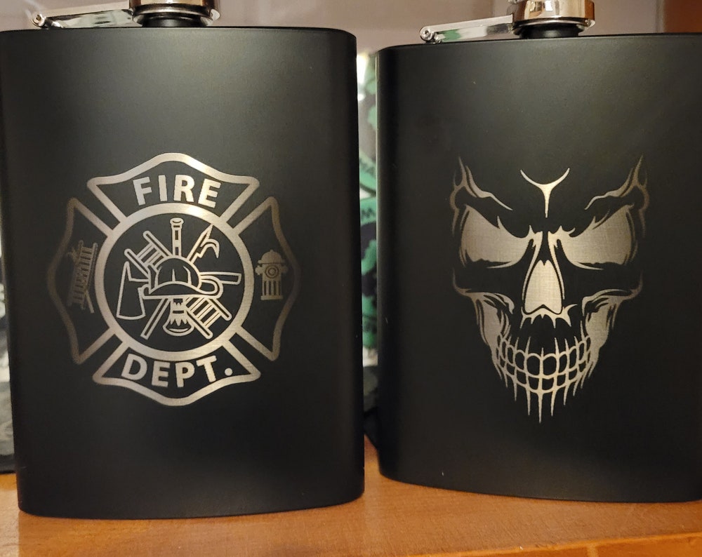 Engraved Flask - Black: Skull, Fisherman, Deer hunter, Fireman